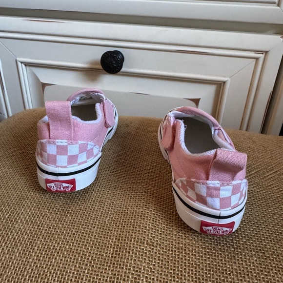 Vans Kids Pink and White Checkered Slip-On Sneakers - Picture 4 of 7